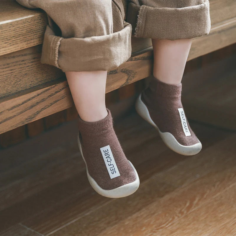 Offrez à Votre Bébé les Premiers Pas Parfaits avec les Chaussures de Marche Kimbis™