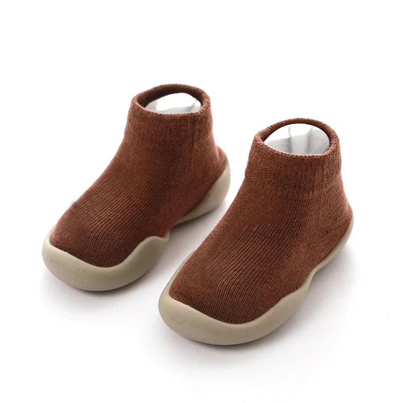 Offrez à Votre Bébé les Premiers Pas Parfaits avec les Chaussures de Marche Kimbis™