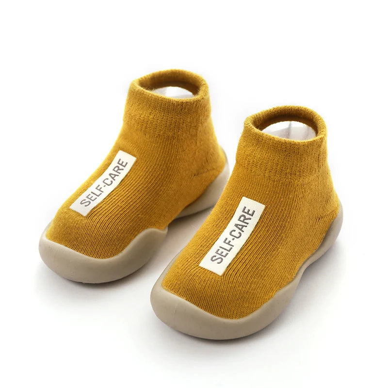 Offrez à Votre Bébé les Premiers Pas Parfaits avec les Chaussures de Marche Kimbis™